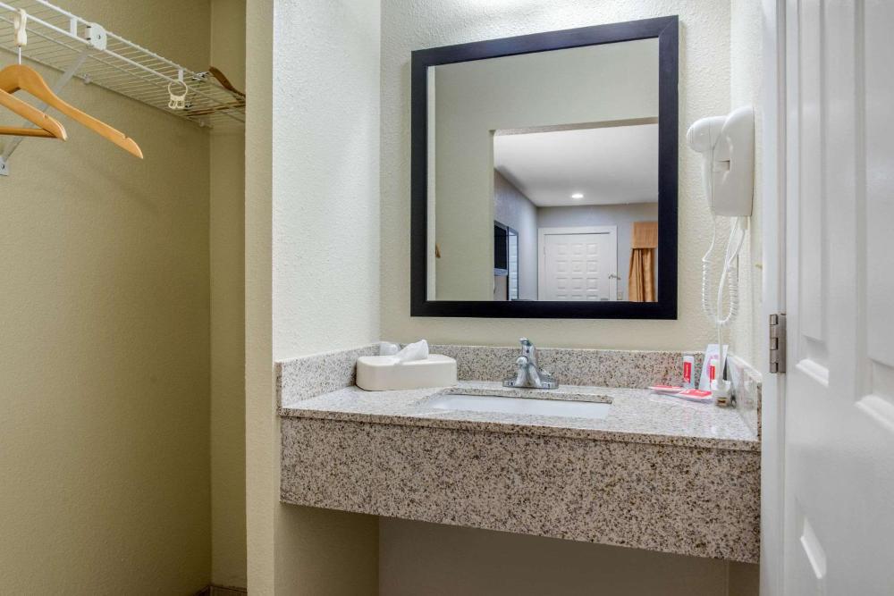 Double Room with Two Double Beds - Non-Smoking interior
